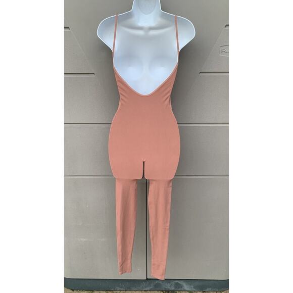 NWOT FREE PEOPLE Intimately Peach Seamless Low Back Catsuit Jumpsuit Long XS/S - Picture 4 of 8